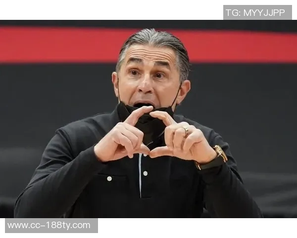 奥特执教首胜喜悦洋溢队员们泼水庆祝难掩激动心情